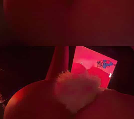 VELVETVIVY TEASING HER CUNT WITH TOYS