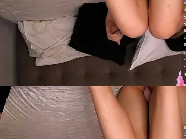 Small tit babe fingers her tight pussy on cam