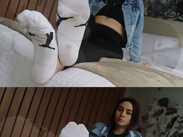 Lesbian foot worship