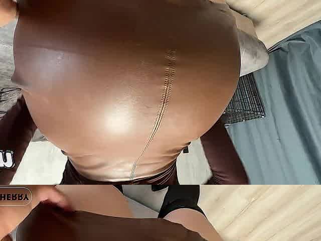 This babe gave me her giant butt! And I couldn't resist her constricted arsehole and quickly came inside her!