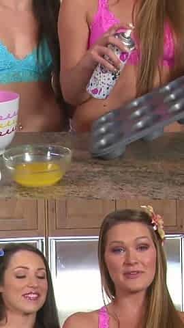 Fingering hotties on the kitchen table