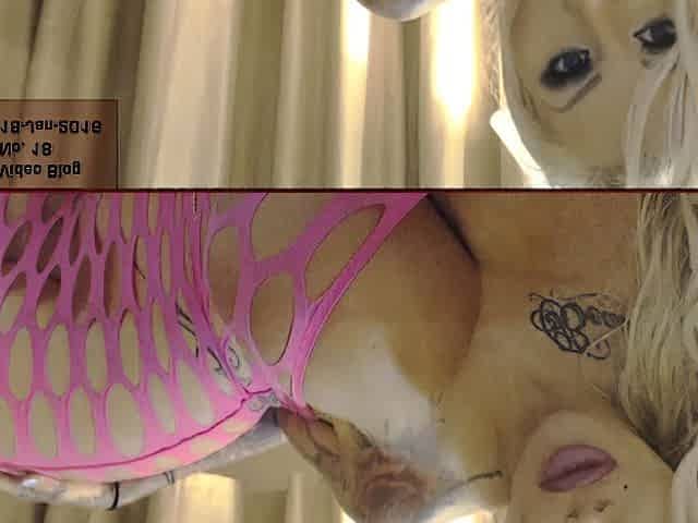 Big boob brunette masturbates on webcam
