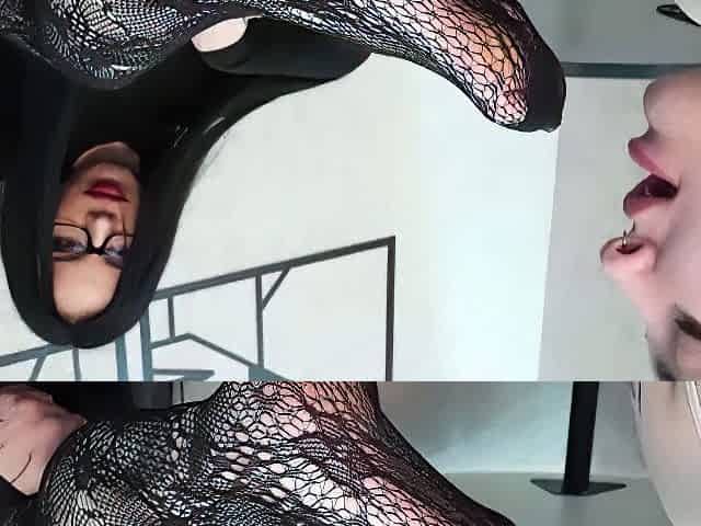 Kira Clean my sweaty and beautiful pantyhose! Lezdom