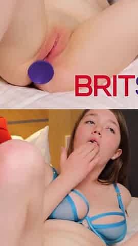 Real 18 year old inserts her butt plug & masturbates