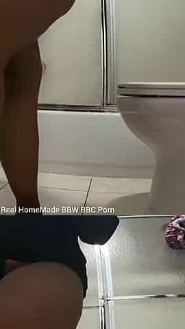 Legs Trembling Hold My Pee as Long as I Can Pissing