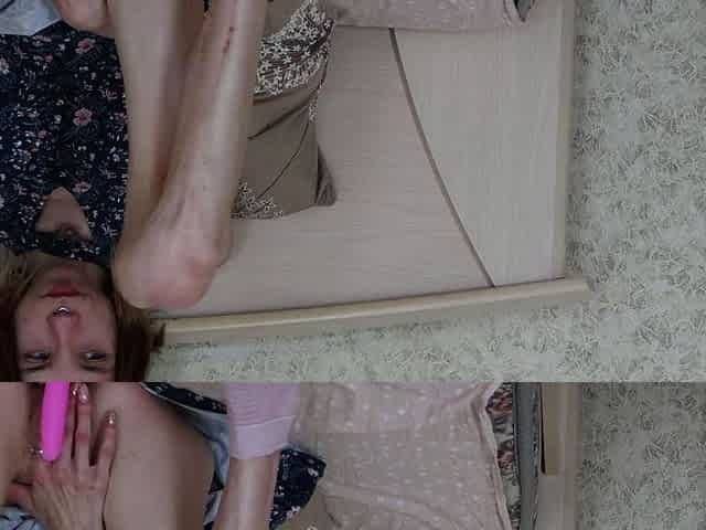 Webcam fun mature brunette with toys cum on cam