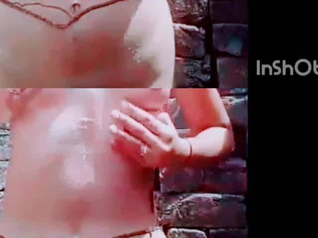 Sexy Village Girl Shoots Her Nude Mms for Sex While Bathing