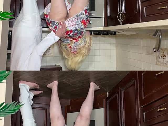 An experienced lady squeezes her large booty around a dong