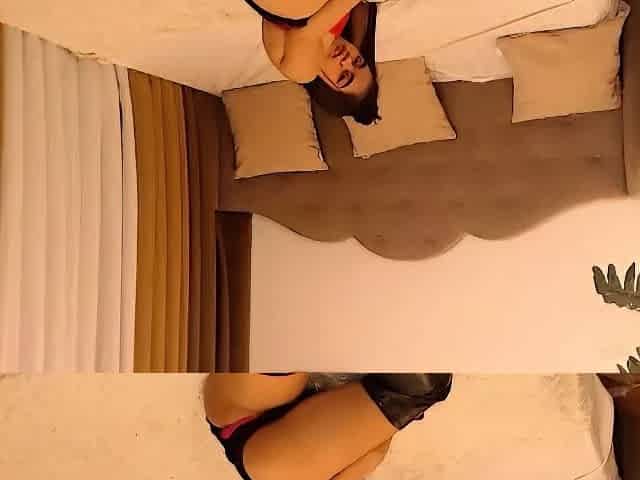 Cute blonde amateur webcam teen masturbating