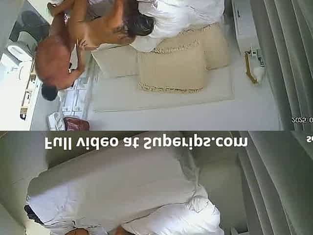 Tanned Italian wife gets fucked in the ass