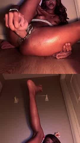 black thot plays with snatch in roommates baths