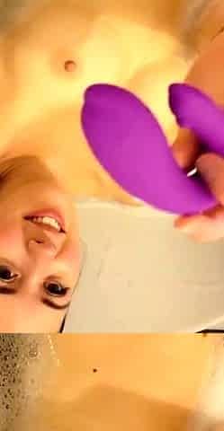 Very hot amateur thai teen girl toying her pussy on cam