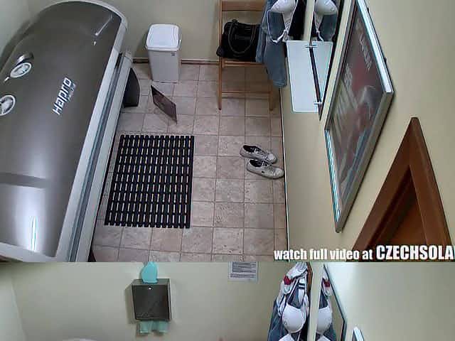 Young Czech Girl Lifts Down Her Panties In Solarium