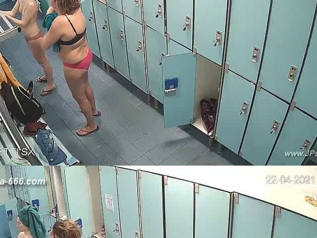 blonde changeroom.31