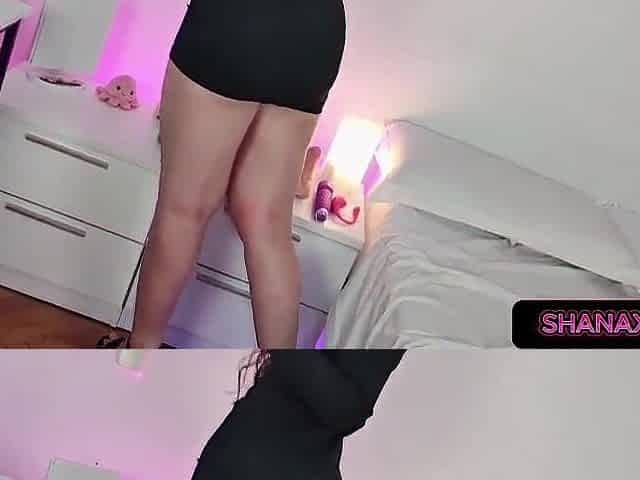 LARGE BOOTY TWERK STRIPTEASE NEW TWAT