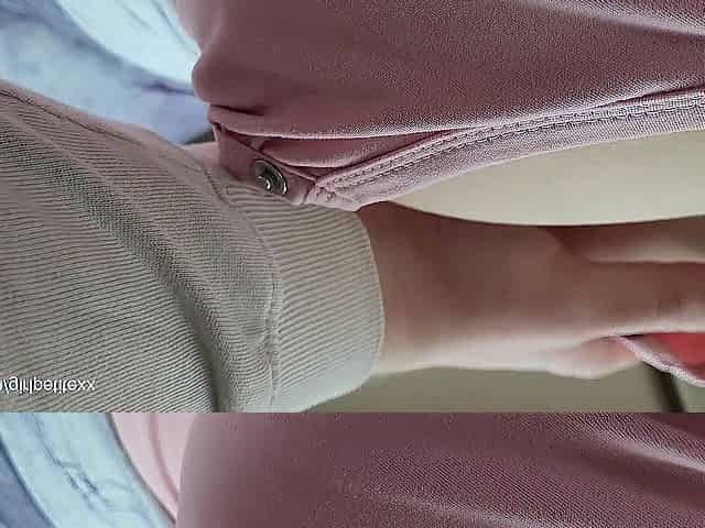 Risky Grinding on Shy Colleague's Shlong in Car