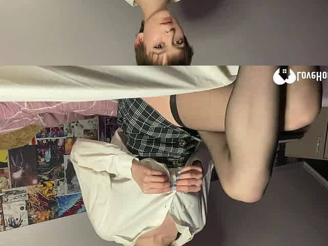 Bored babe playing with her juicy twat