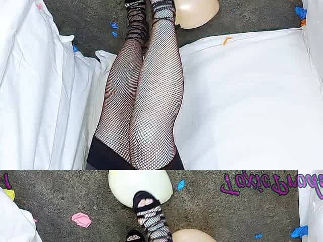 Girlfriend pops balloons in hawt gladiator heels