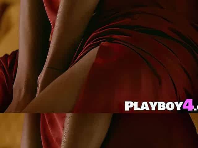 Sexy Latin babe enjoyed hot body and sexy MILF enjoyed hot posing session