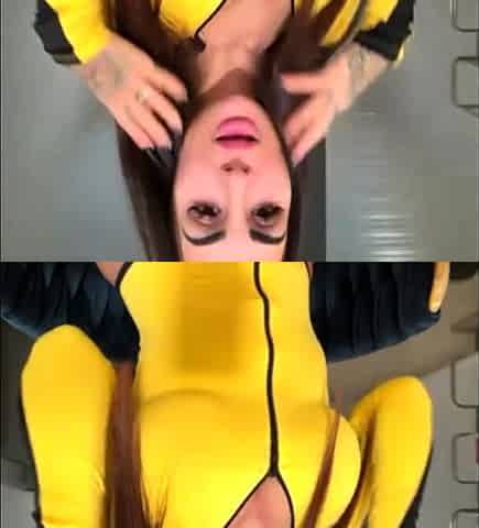 HOT TARANTINO COSPLAY - Sucking dildo and doing horny show