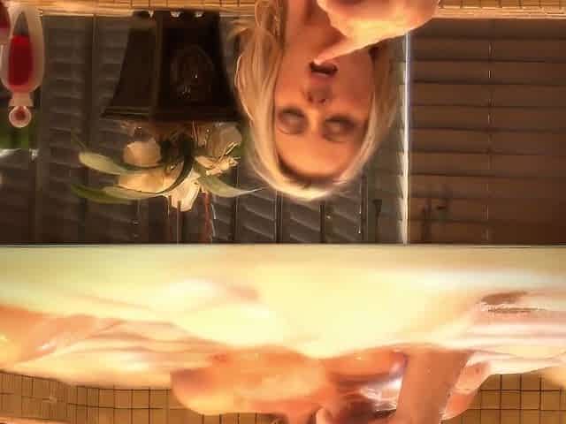 Carolyn Reese In It Starts With A Kiss - Milf