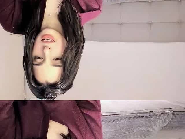 Amateur Webcam Babes Going Solo