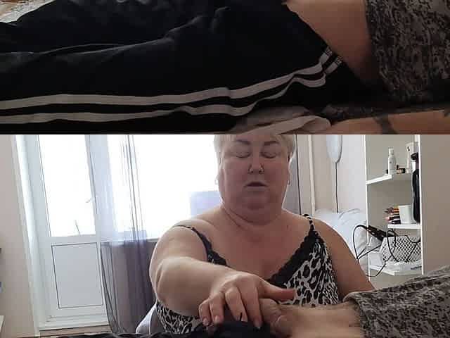 A Friend Came to Give a Blowjob to Swallow a Portion of Sperm