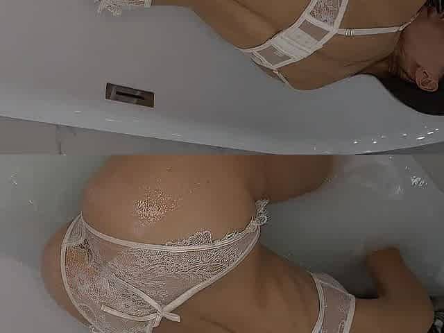 Lascivious Gal in Underware Gets Spunk flow on Face after Screwing with Large Jock in the Bathroom