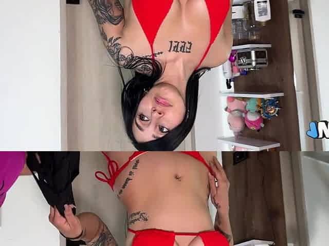 Ver a mi'miga en bikini me pone muy cachonda y solo quiero comerle el culo - KATTY BLAKE