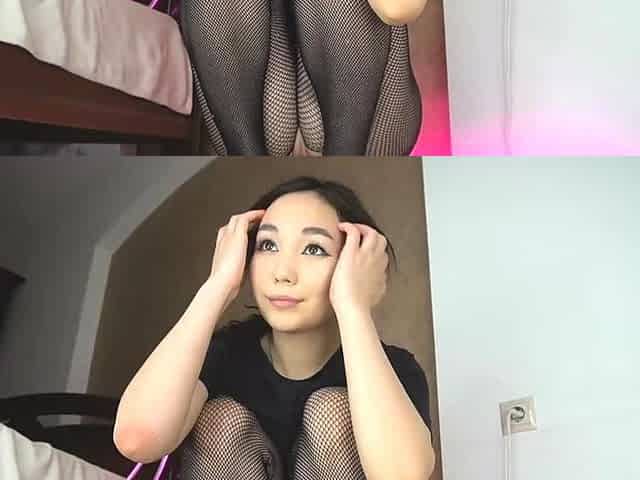 Asian amateur with white stockings toy fucking her clit