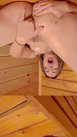 Puta caliente pilladametiendo sus dedos en sauna el