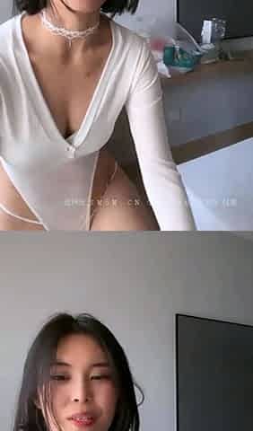 Big boobs milf masturbates with her dildo
