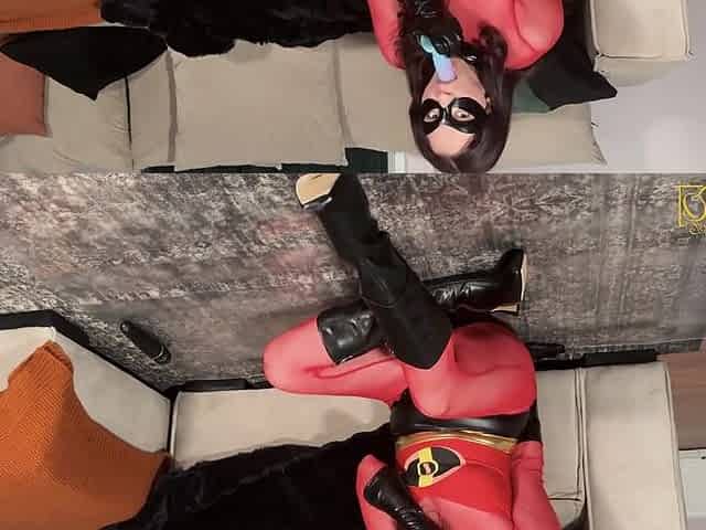 Elastigirl Makes Herself Squirt Multiple Times Cosplay