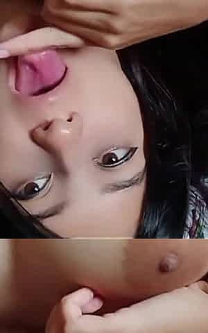 Colombian Girl Showing Her Tits