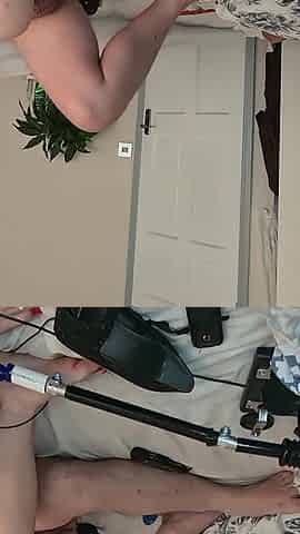Horny Amateur Mum Like to Be Fucked by Fucking Machine with Big Dildo