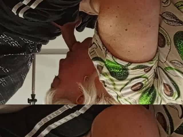 Stepmom Gives Me a Blowjob so That I Cum in Her Mouth