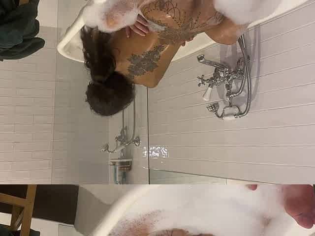 Sensual Fun in the Bath My House- Yasmina Khan