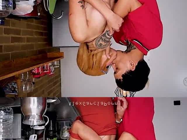Culiada en cocina acaba en bathed in milk