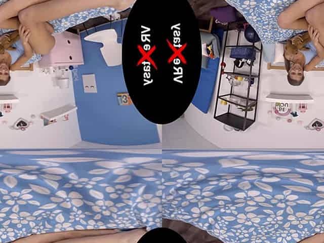 Morning Masturbation With Sarah Kay - Hot Pornstar Solo Masturbation On The Bed Vr