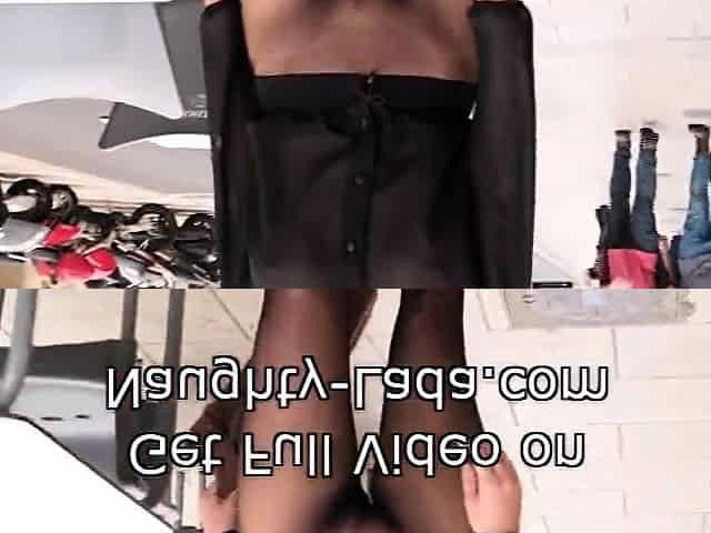 No skirt seamless pantyhose in public