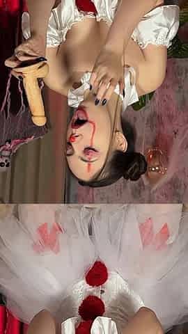 Horny Clown Girl Ellise Sneaks Into the Bedroom and Plays Until She Explodes