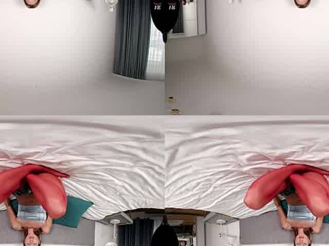 Cute Little Feet And A Smacking Pussy - VRsolos