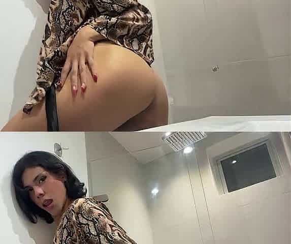 Venezuelan Model Plays with Massive Rod Make Sure U're All Alone to Watch the End