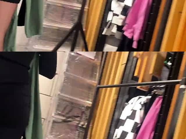 Excited babe sucked me all the cum in the Mall
