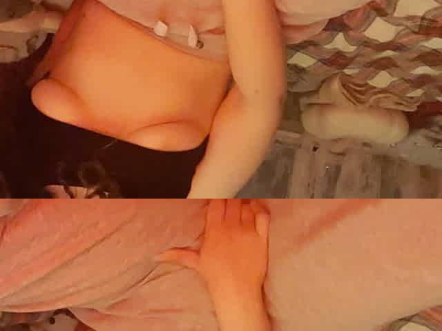 Girl with Nice Body Masturbates Before Bed