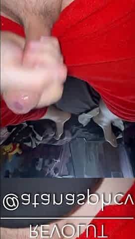 Girlfriend interupted my masturbation whilst I'm reading the chat