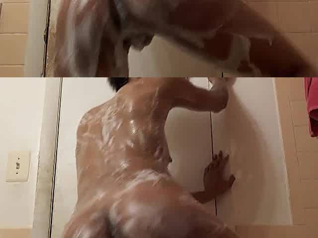 Shakin my lil butt