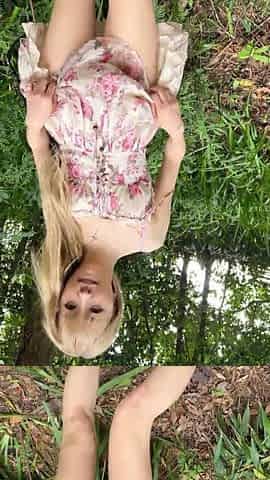 Oriental cutie masturbates and squirts during the time that exposing herself on the mountain