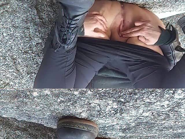 PLAYING WITH MY PISS AND MY PUSSY CUMMING LOUDLY AT THE BEACH