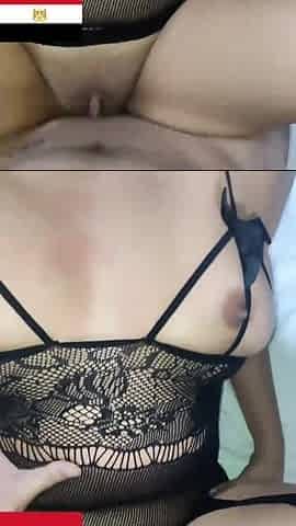 British Stepmom Forgot to Wear Panties to Bed